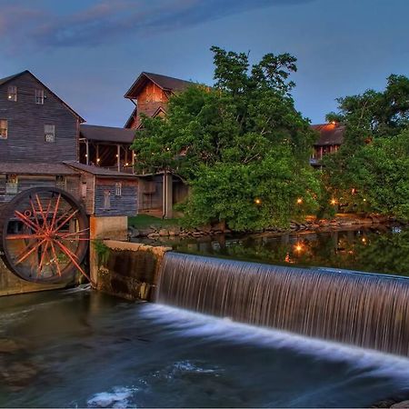 A Moment Inn Time Pigeon Forge Exterior photo
